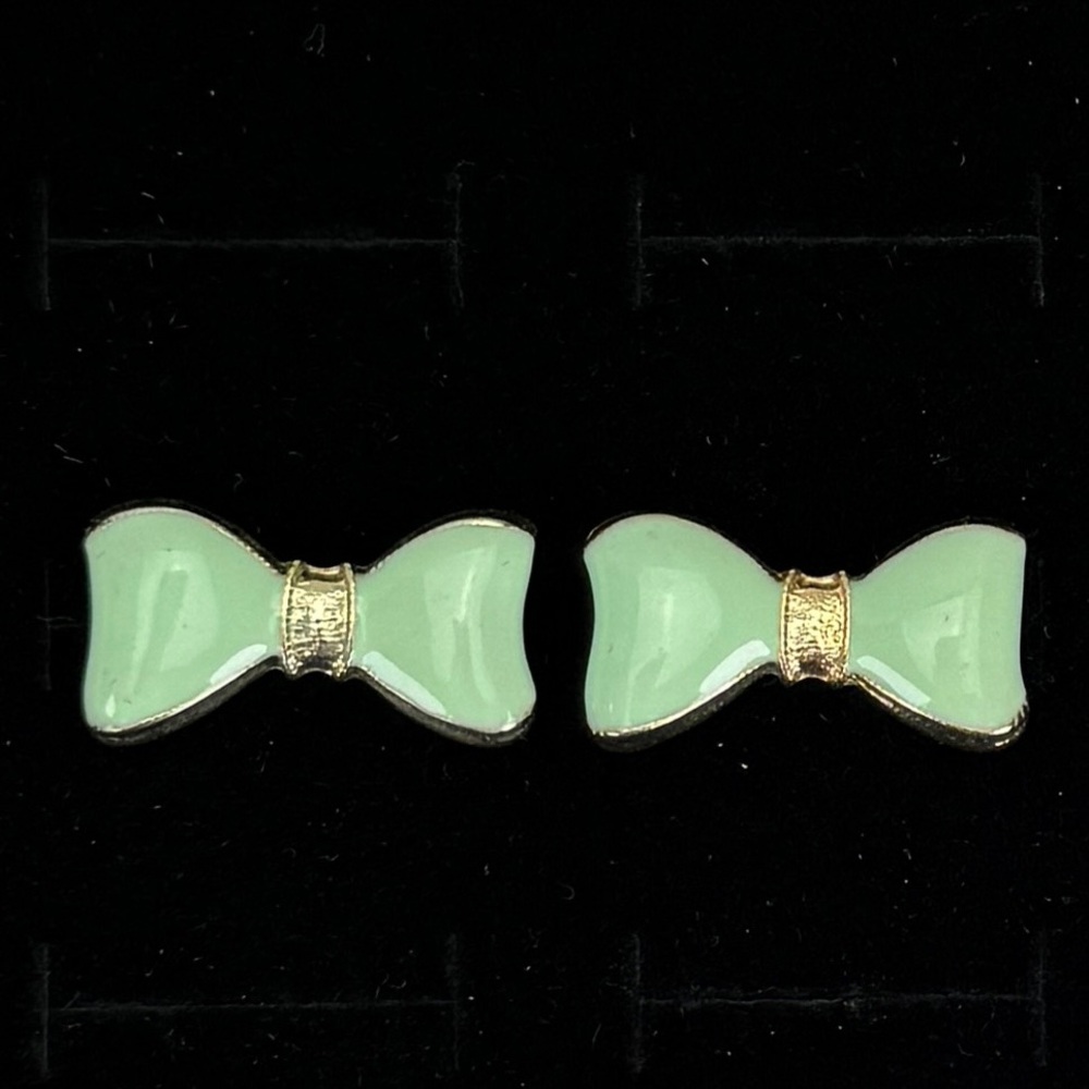 Vintage light goldtone, pastel Blue green bow design pierced earrings - Picture 7 of 10